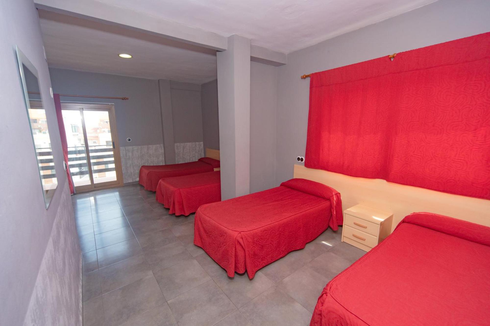 Hostal Virginia Фаварета Экстерьер фото