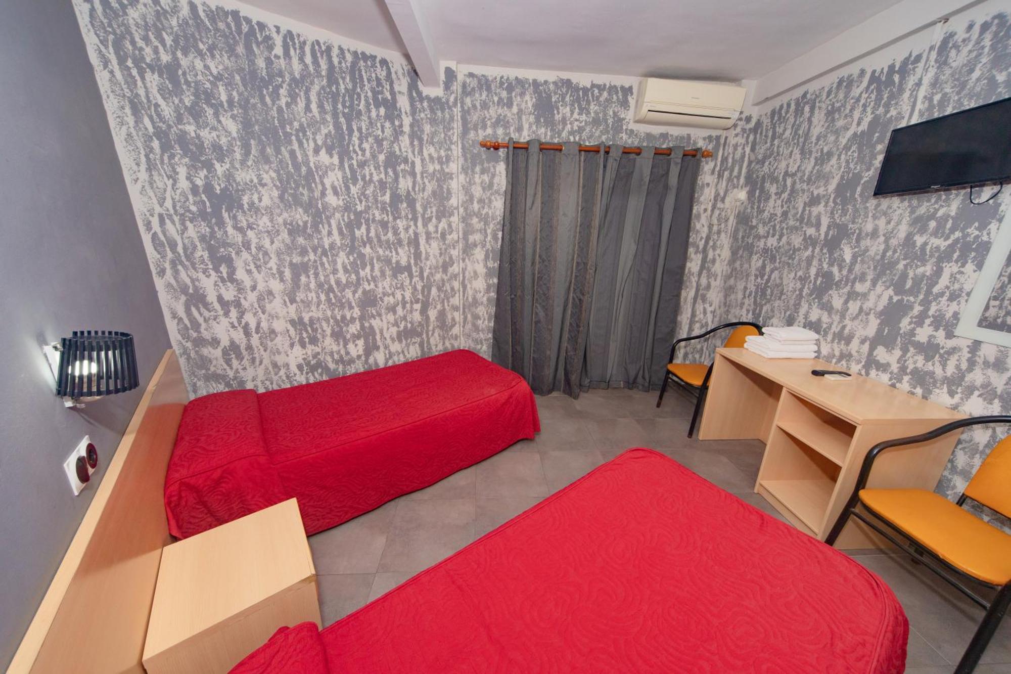 Hostal Virginia Фаварета Экстерьер фото