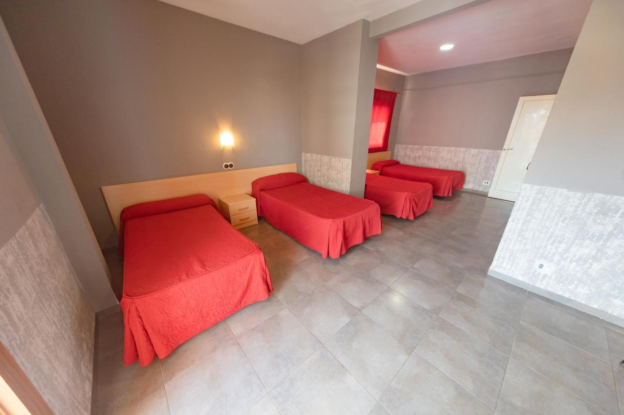 Hostal Virginia Фаварета Экстерьер фото