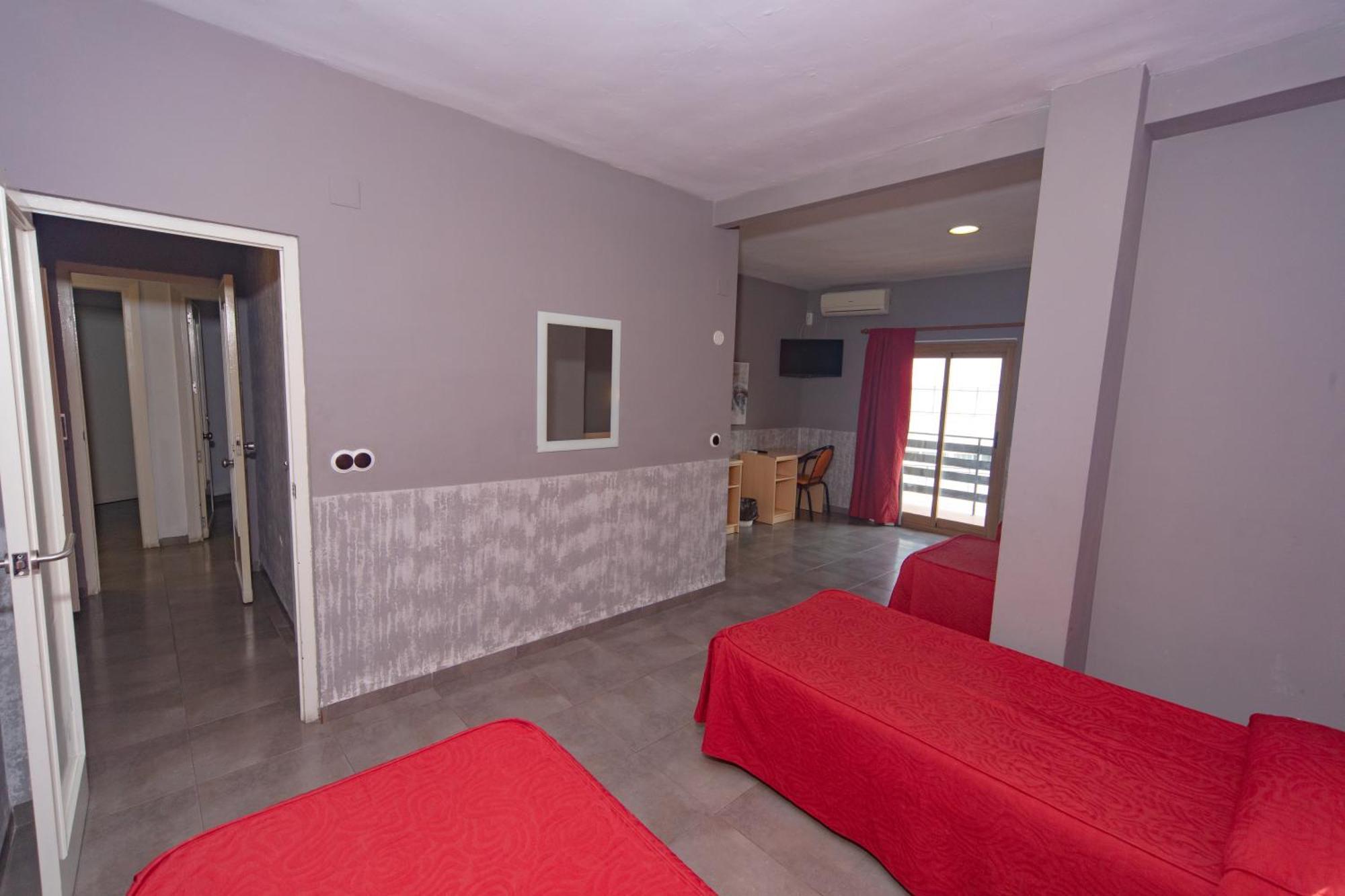 Hostal Virginia Фаварета Экстерьер фото