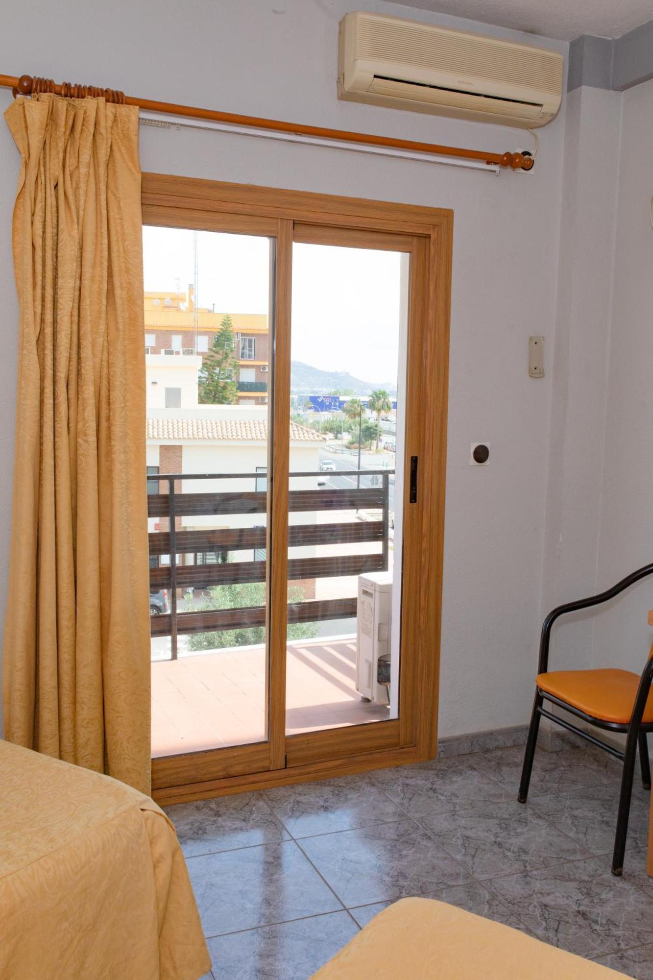 Hostal Virginia Фаварета Экстерьер фото