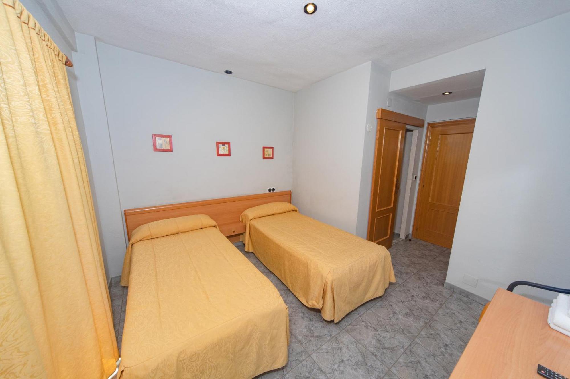 Hostal Virginia Фаварета Экстерьер фото