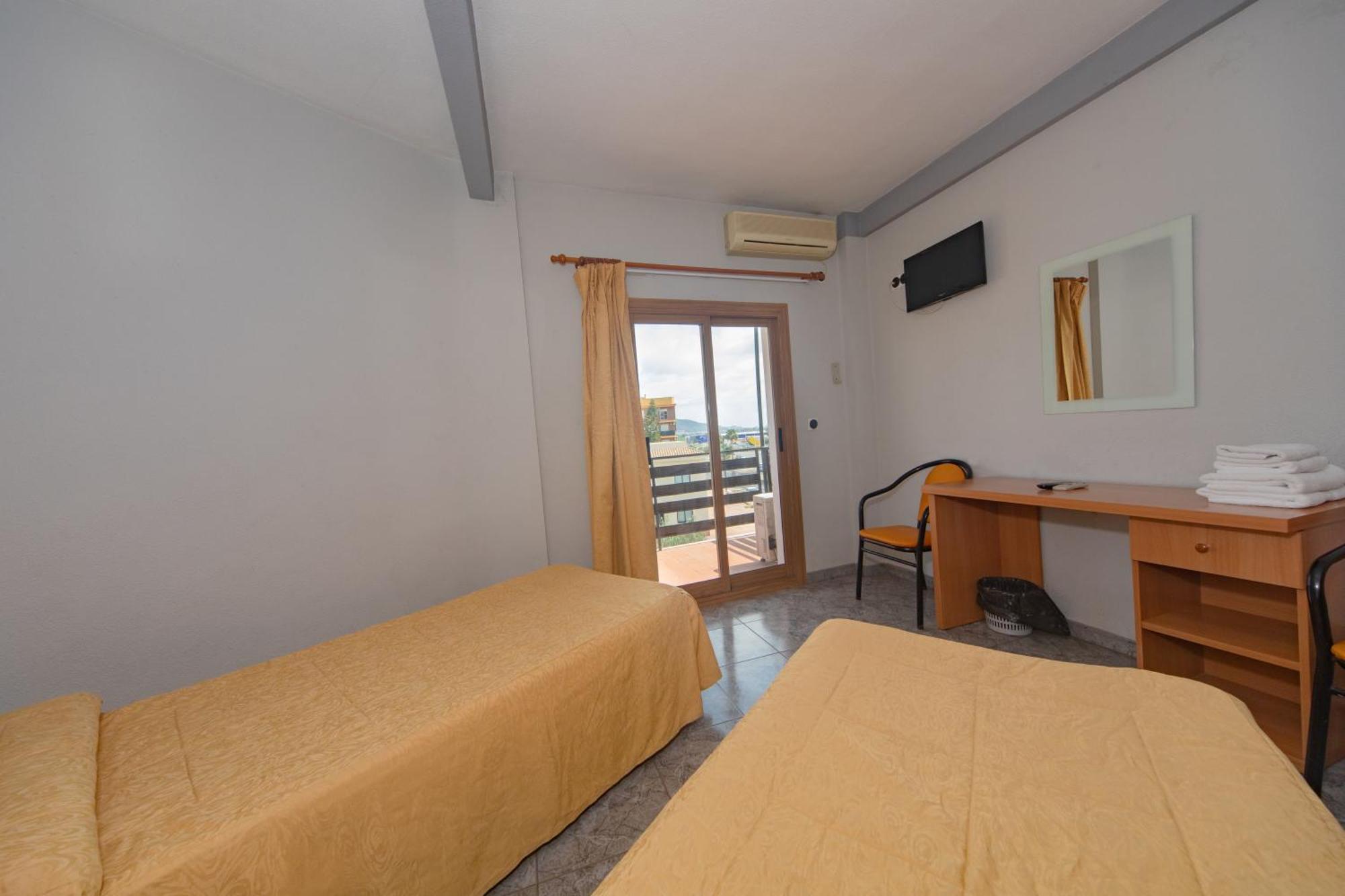 Hostal Virginia Фаварета Экстерьер фото