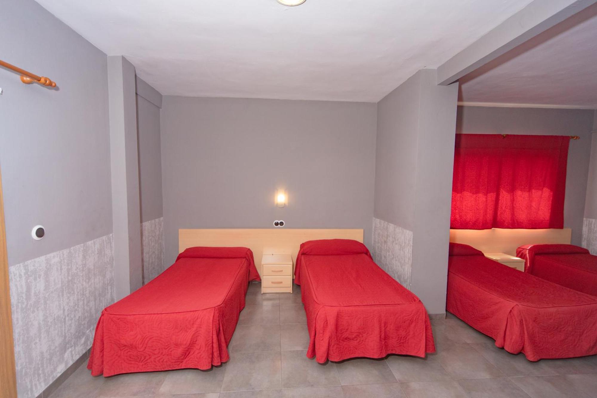 Hostal Virginia Фаварета Экстерьер фото